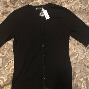 Brand new Button down short sleeve lightweight knit Size:M